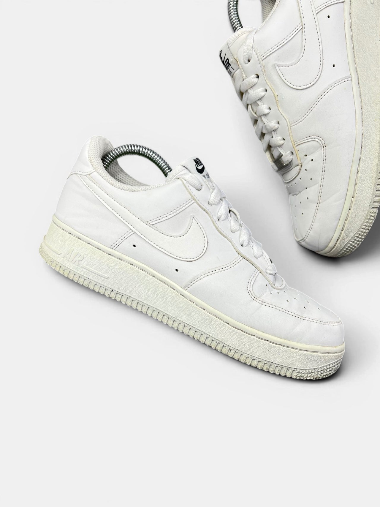 Nike Air Force 1 '07 Next Nature — buty sportowe damskie w bardzo dobrym stanie rozmiar 39, zewnętrzny panel prawego buta