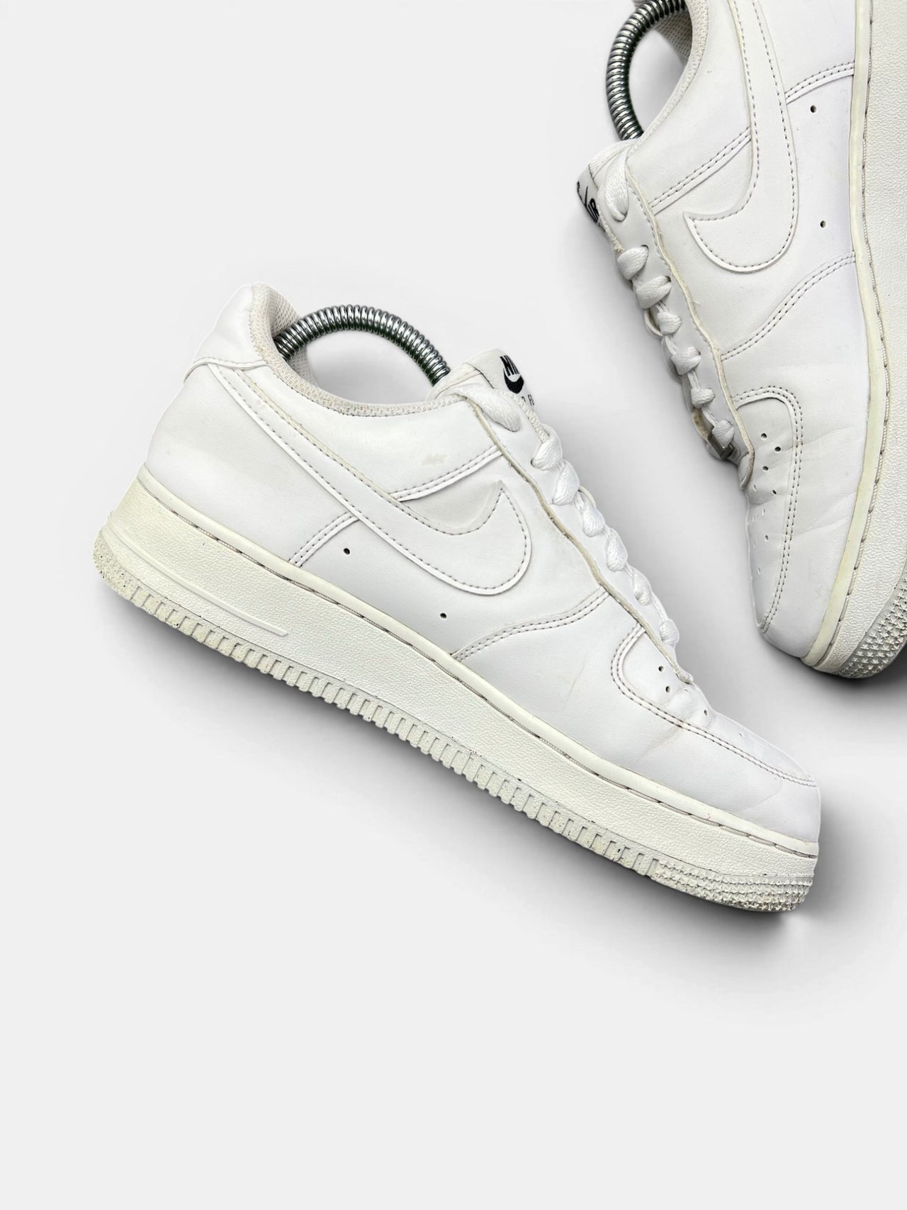 Nike Air Force 1 '07 Next Nature — buty sportowe damskie w bardzo dobrym stanie rozmiar 39, wewnętrzny panel lewego buta