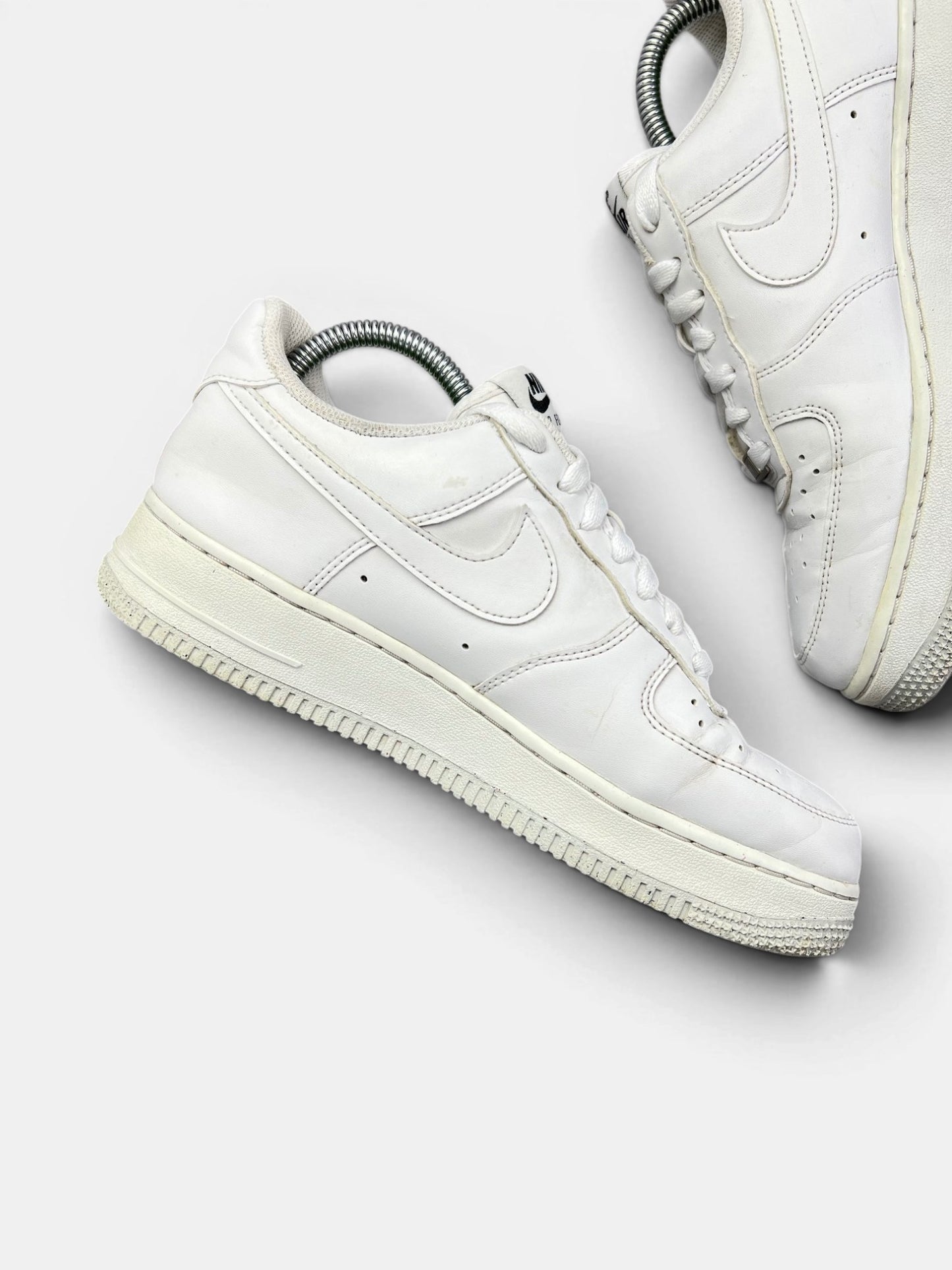 Nike Air Force 1 '07 Next Nature — buty sportowe damskie w bardzo dobrym stanie rozmiar 39, wewnętrzny panel lewego buta