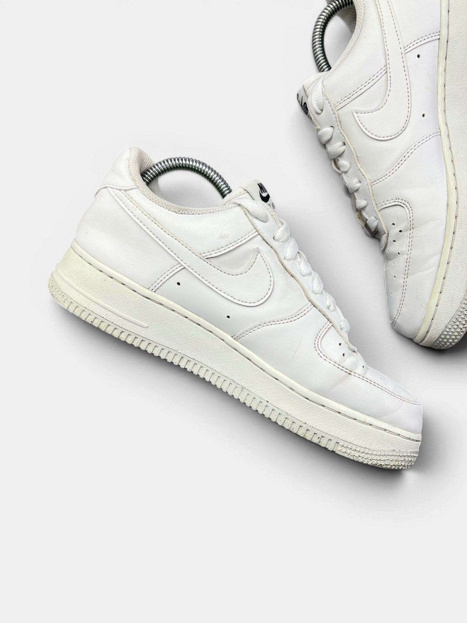 Nike Air Force 1 '07 Next Nature — buty sportowe damskie w bardzo dobrym stanie rozmiar 39, wewnętrzny panel lewego buta