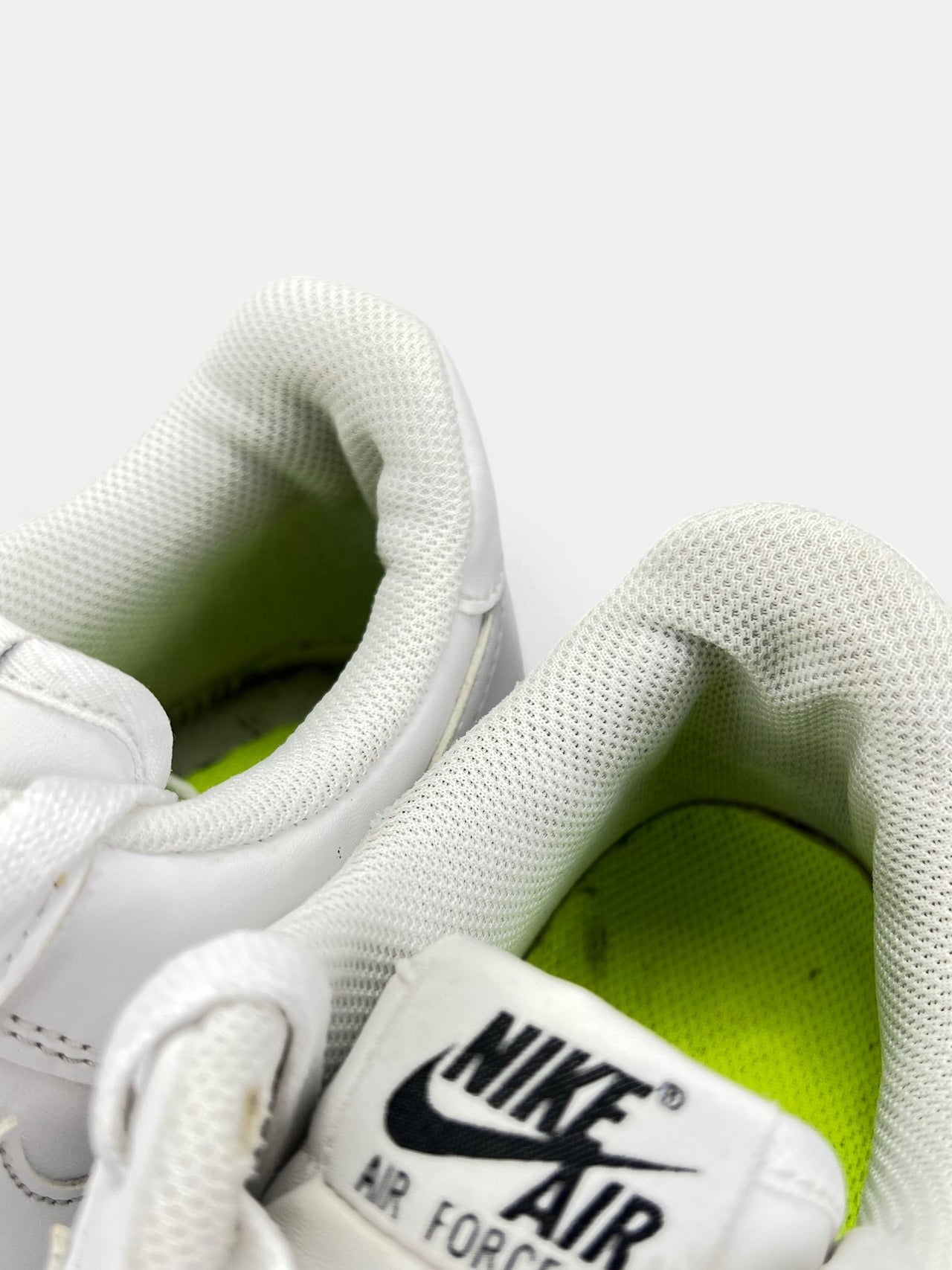 Nike Air Force 1 '07 Next Nature — buty sportowe damskie w bardzo dobrym stanie rozmiar 39, zapiętki butów