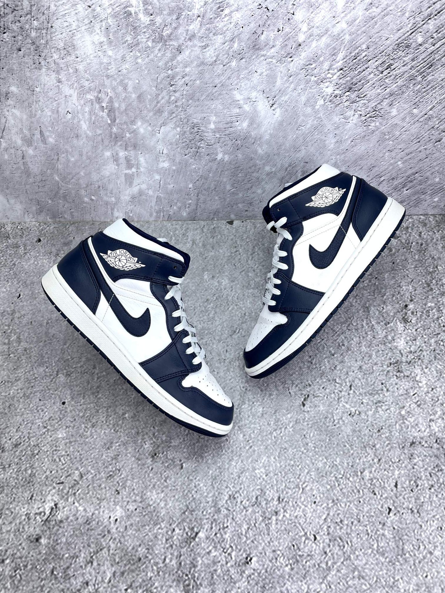 Jordan Air Jordan 1 Mid SE Obsidian - buty sportowe, widok z góry na zewnętrzną stronę butów
