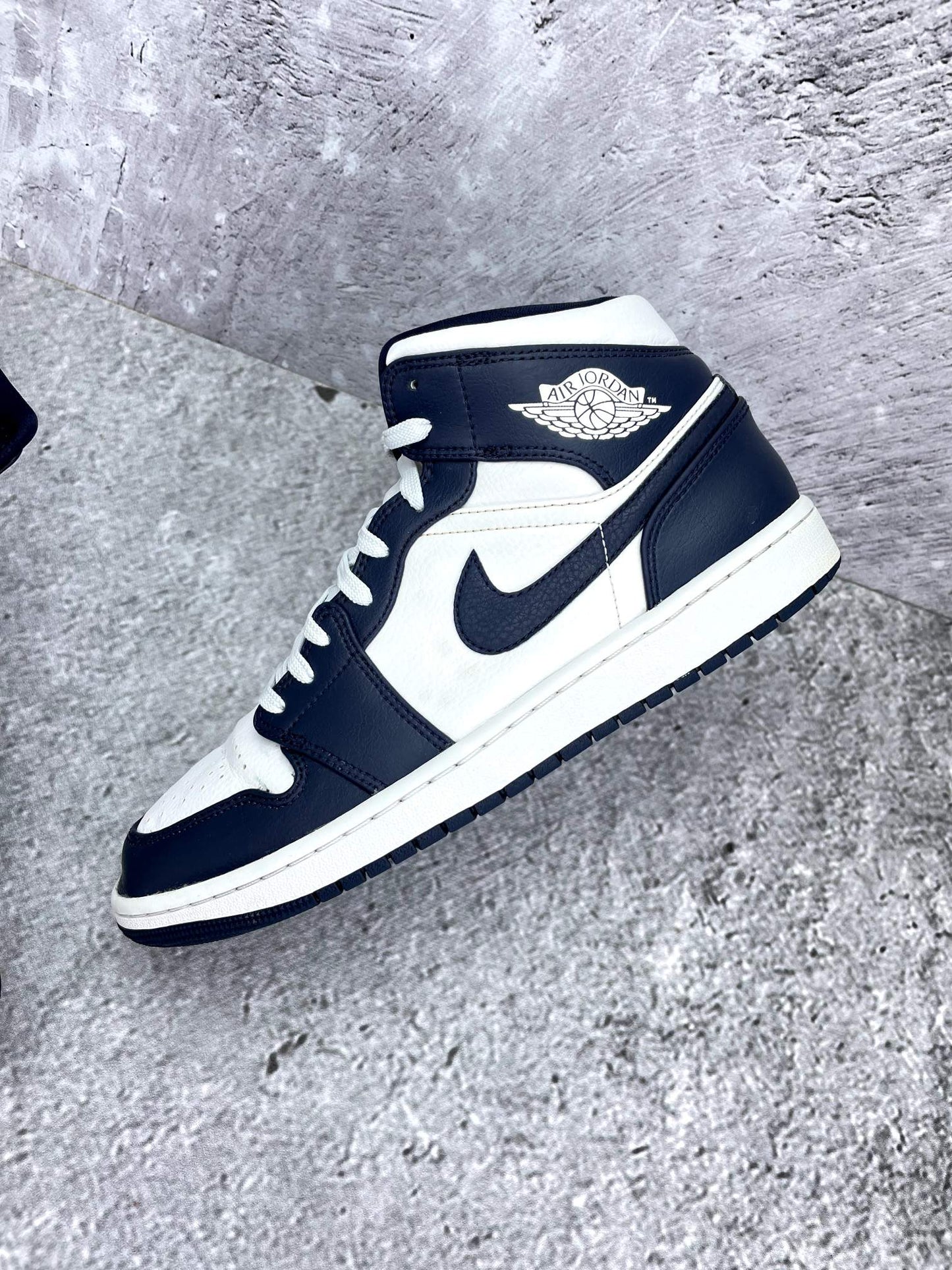 Jordan Air Jordan 1 Mid SE Obsidian - buty sportowe, zewnętrzny panel lewego buta