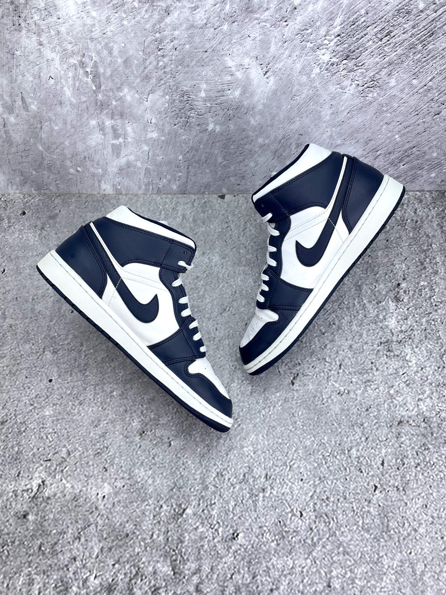 Jordan Air Jordan 1 Mid SE Obsidian - buty sportowe, widok z góry na wewnętrzną stronę butów