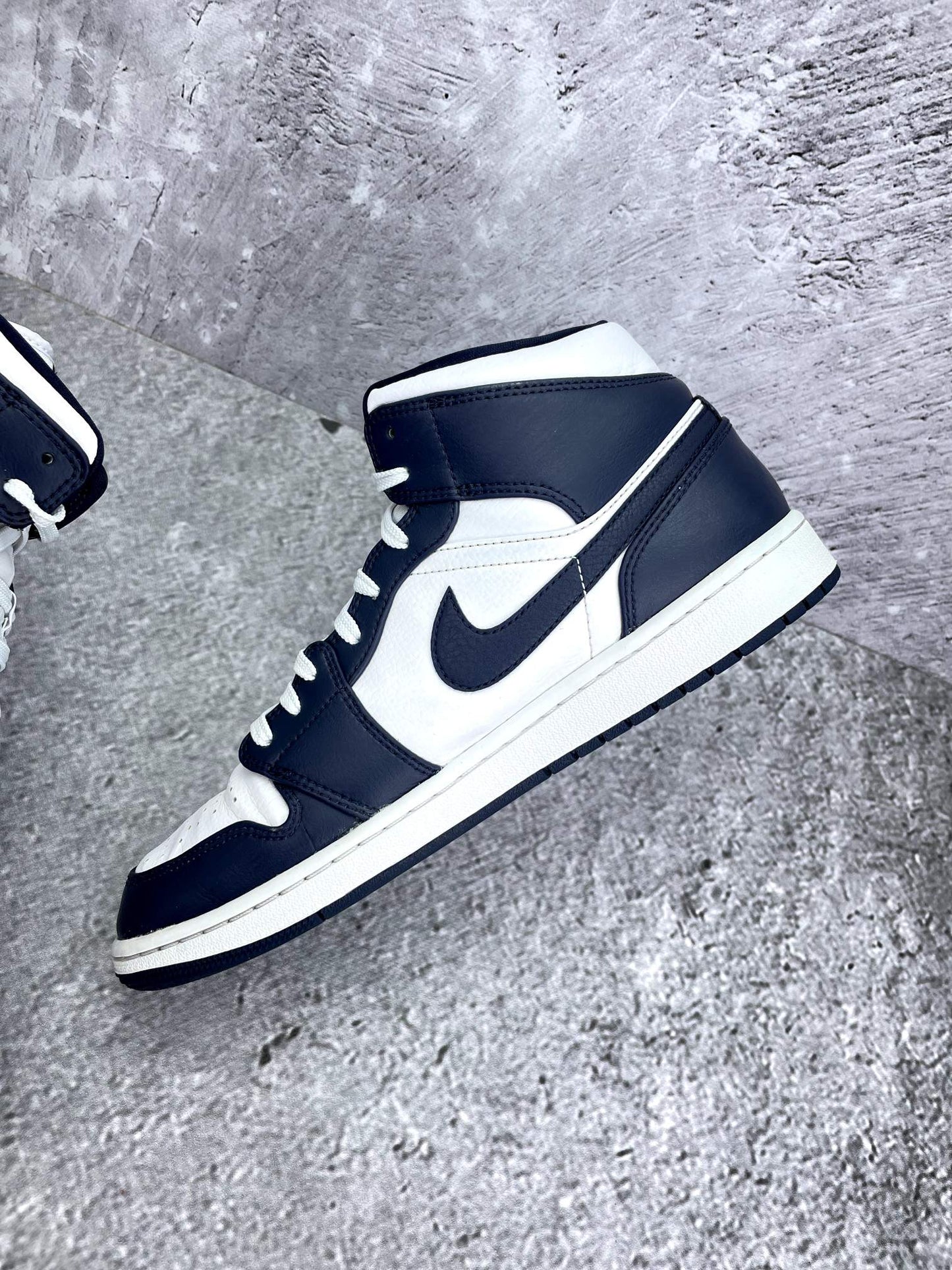 Jordan Air Jordan 1 Mid SE Obsidian - buty sportowe, wewnętrzny panel prawego buta