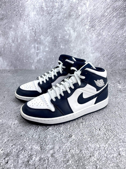 Jordan Air Jordan 1 Mid SE Obsidian - buty sportowe, widok z boku na tle studyjnym