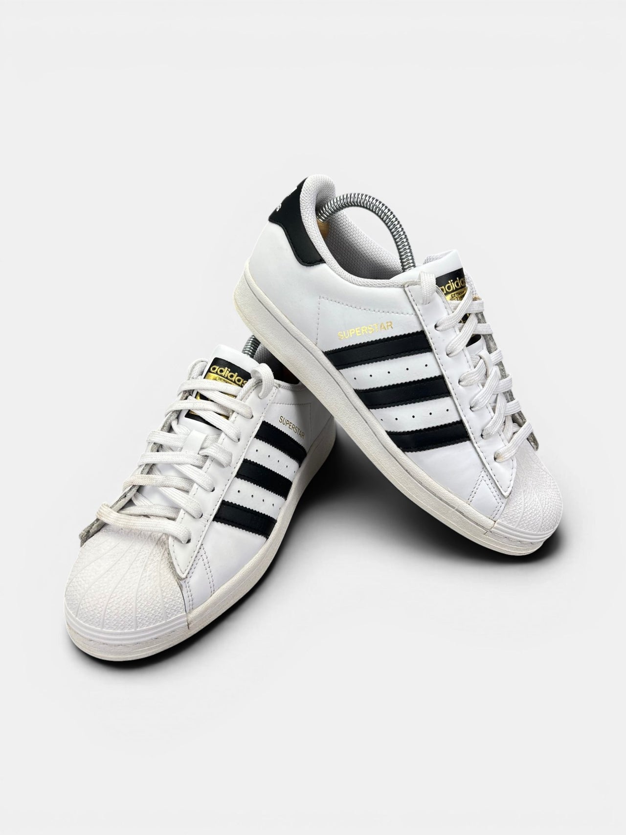 Adidas Superstar White Black — buty sportowe damskie w bardzo dobrym stanie rozmiar 40, boczny profil
