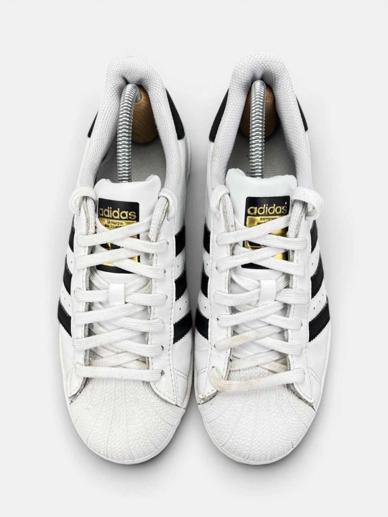 Adidas Superstar White Black — buty sportowe damskie w bardzo dobrym stanie rozmiar 40, widok z góry
