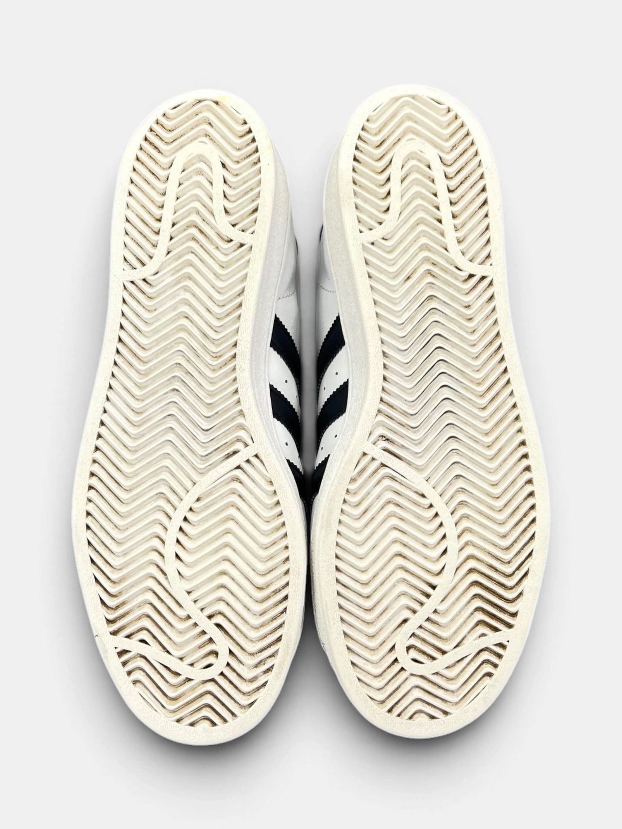 Adidas Superstar White Black — buty sportowe damskie w bardzo dobrym stanie rozmiar 40, podeszwa