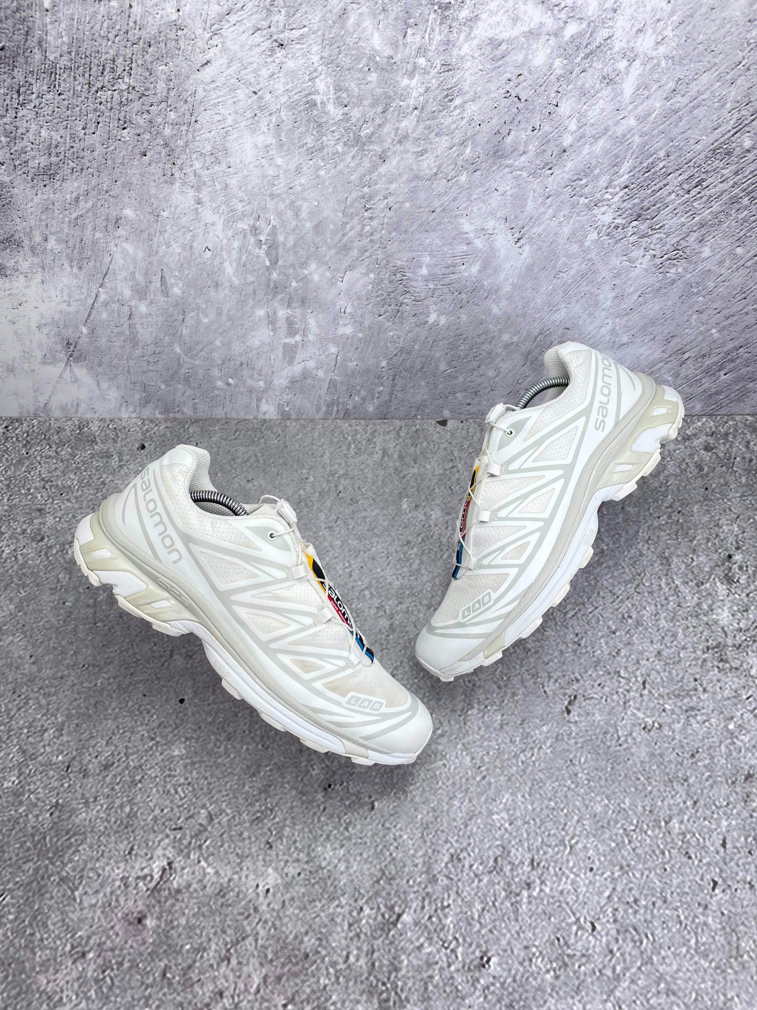 Salomon XT-6 White Lunar Rock — buty sportowe męskie w bardzo dobrym stanie rozmiar 44 1/3, widok z góry na zewnętrzną stronę butów