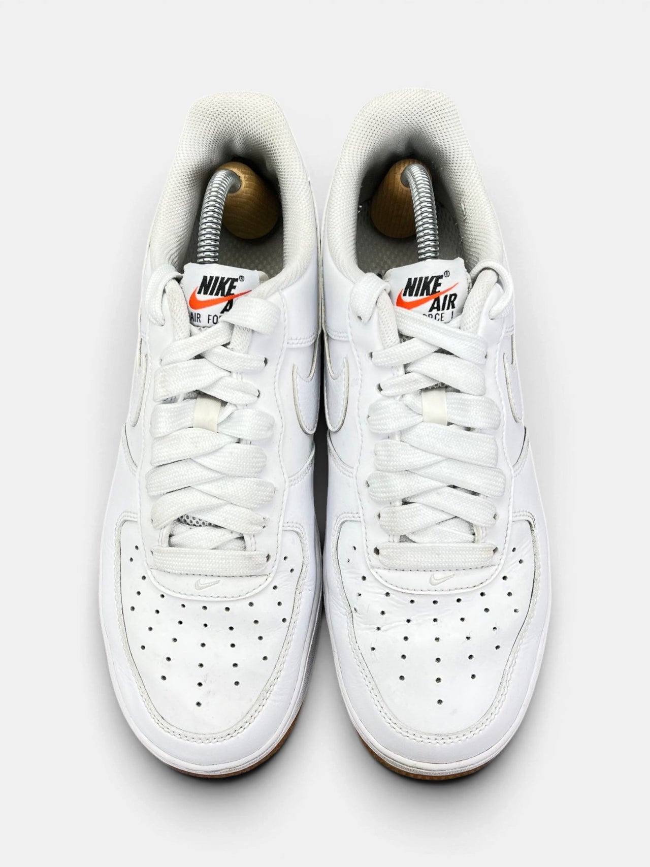 Nike Air Force 1 Low White Gum — buty sportowe męskie w bardzo dobrym stanie rozmiar 42, widok z góry