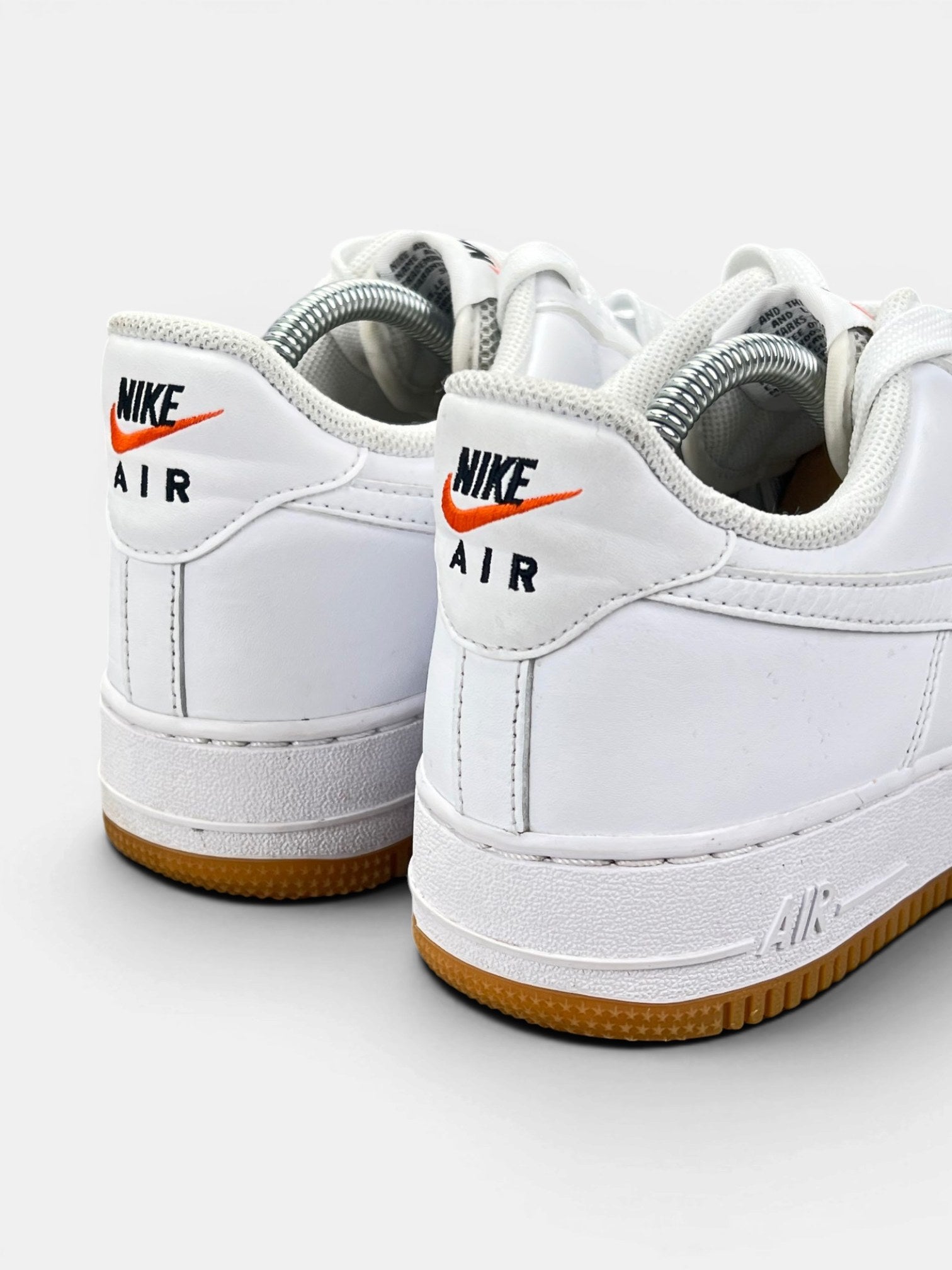 Nike Air Force 1 Low White Gum — buty sportowe męskie w bardzo dobrym stanie rozmiar 42, widok z tyłu
