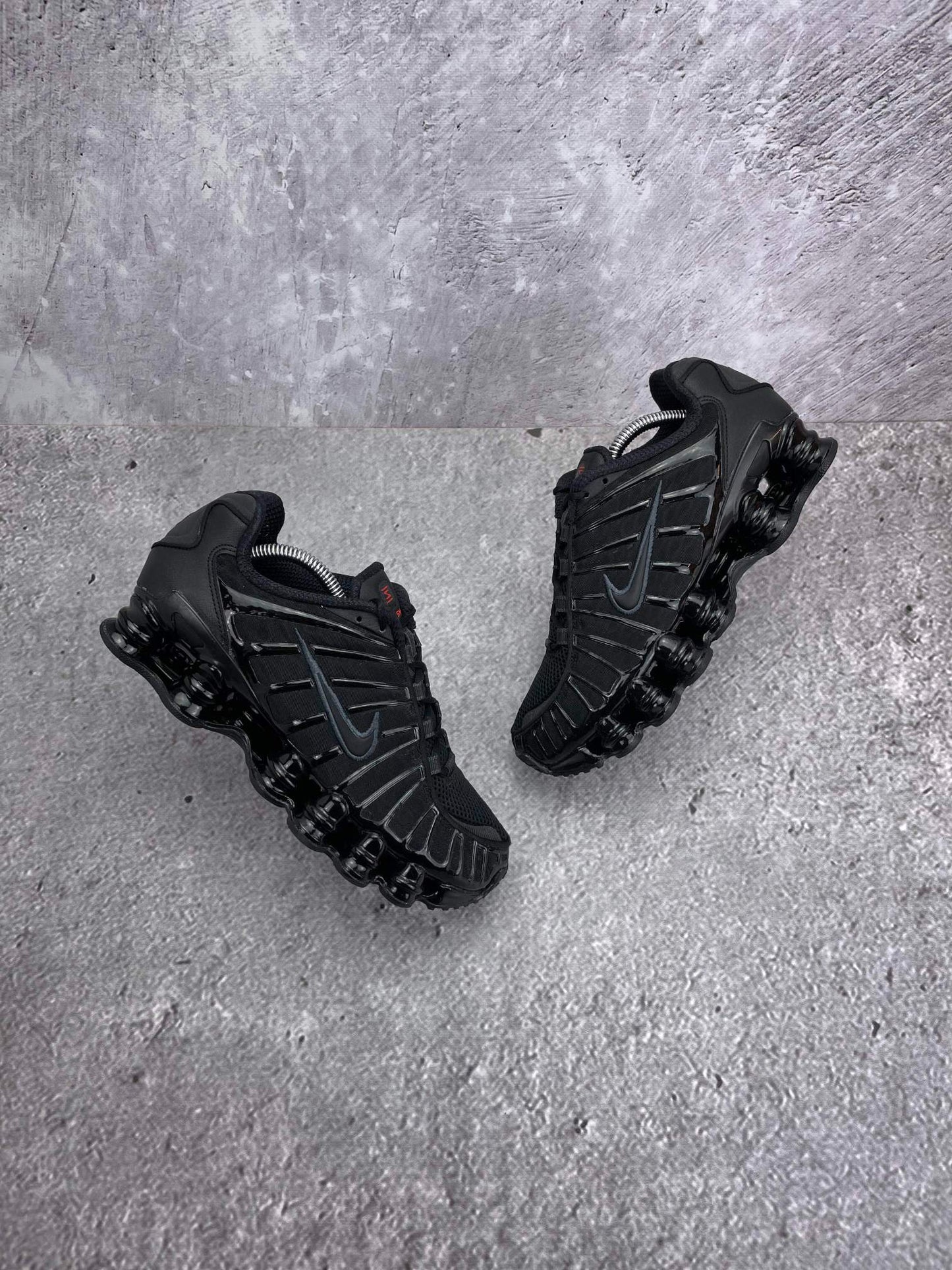 Nike Shox TL Black - buty sportowe, widok z góry na zewnętrzną stronę butów
