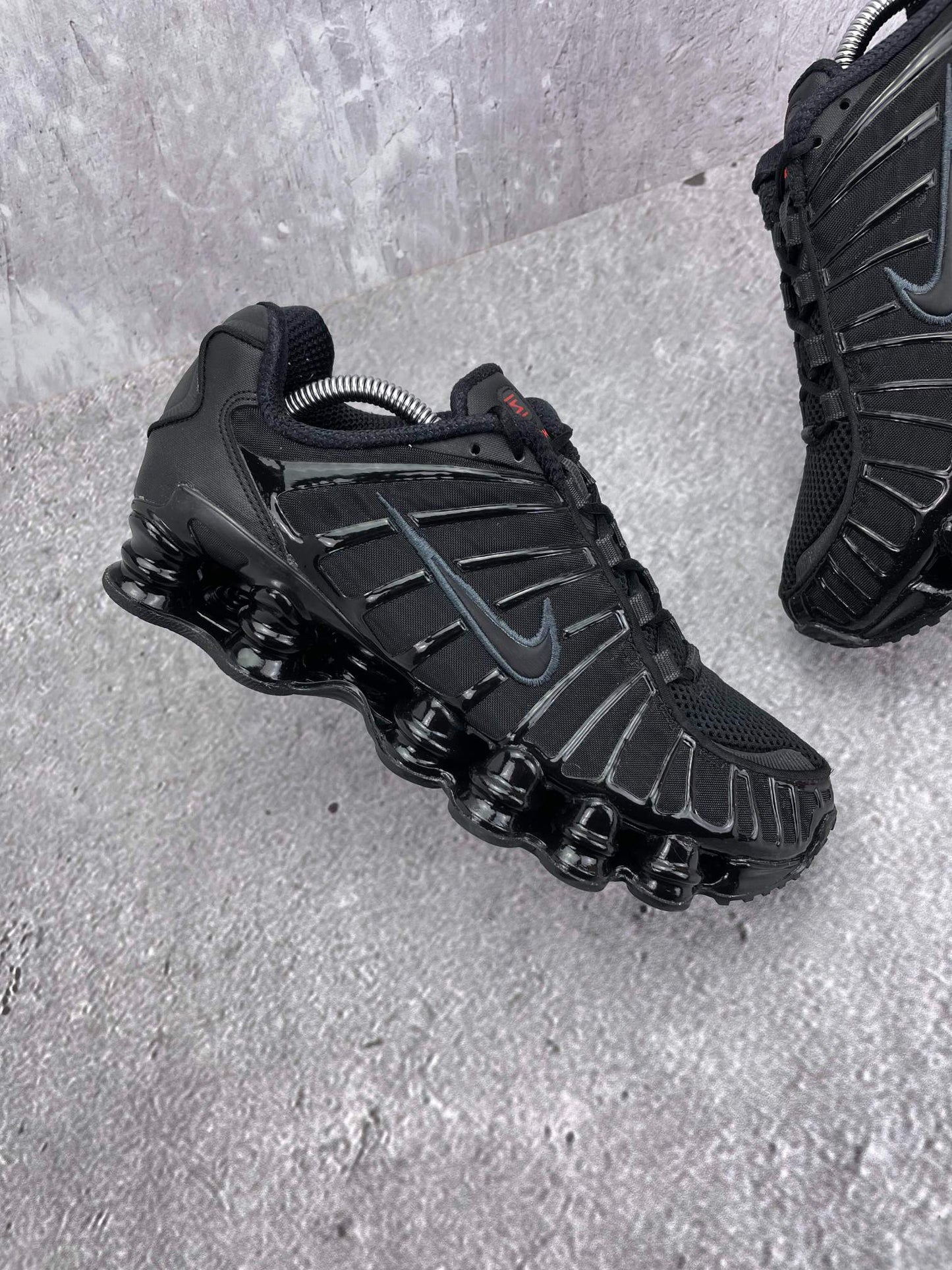 Nike Shox TL Black - buty sportowe, zewnętrzny panel prawego buta