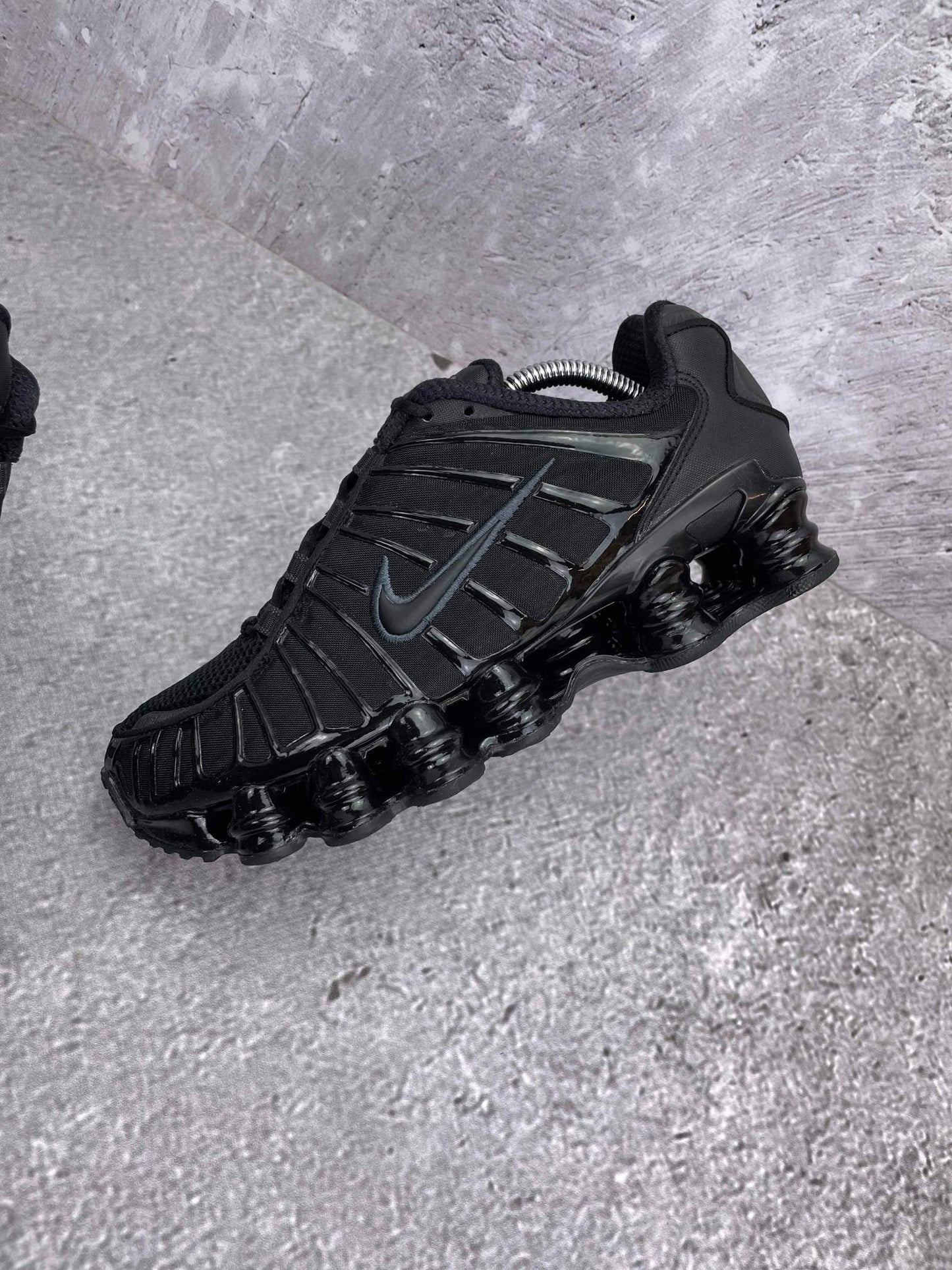 Nike Shox TL Black - buty sportowe, zewnętrzny panel lewego buta