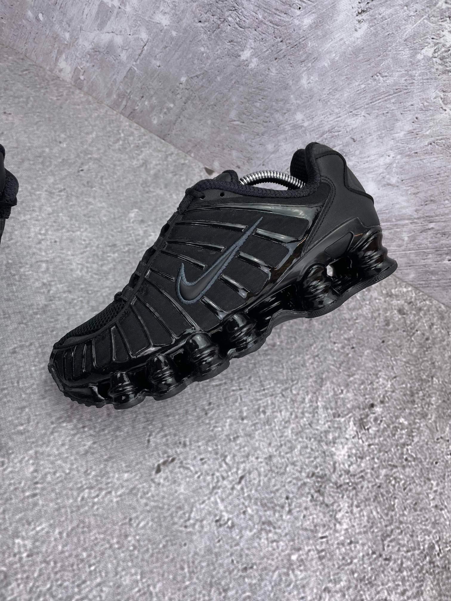 Nike Shox TL Black - buty sportowe, zewnętrzny panel lewego buta