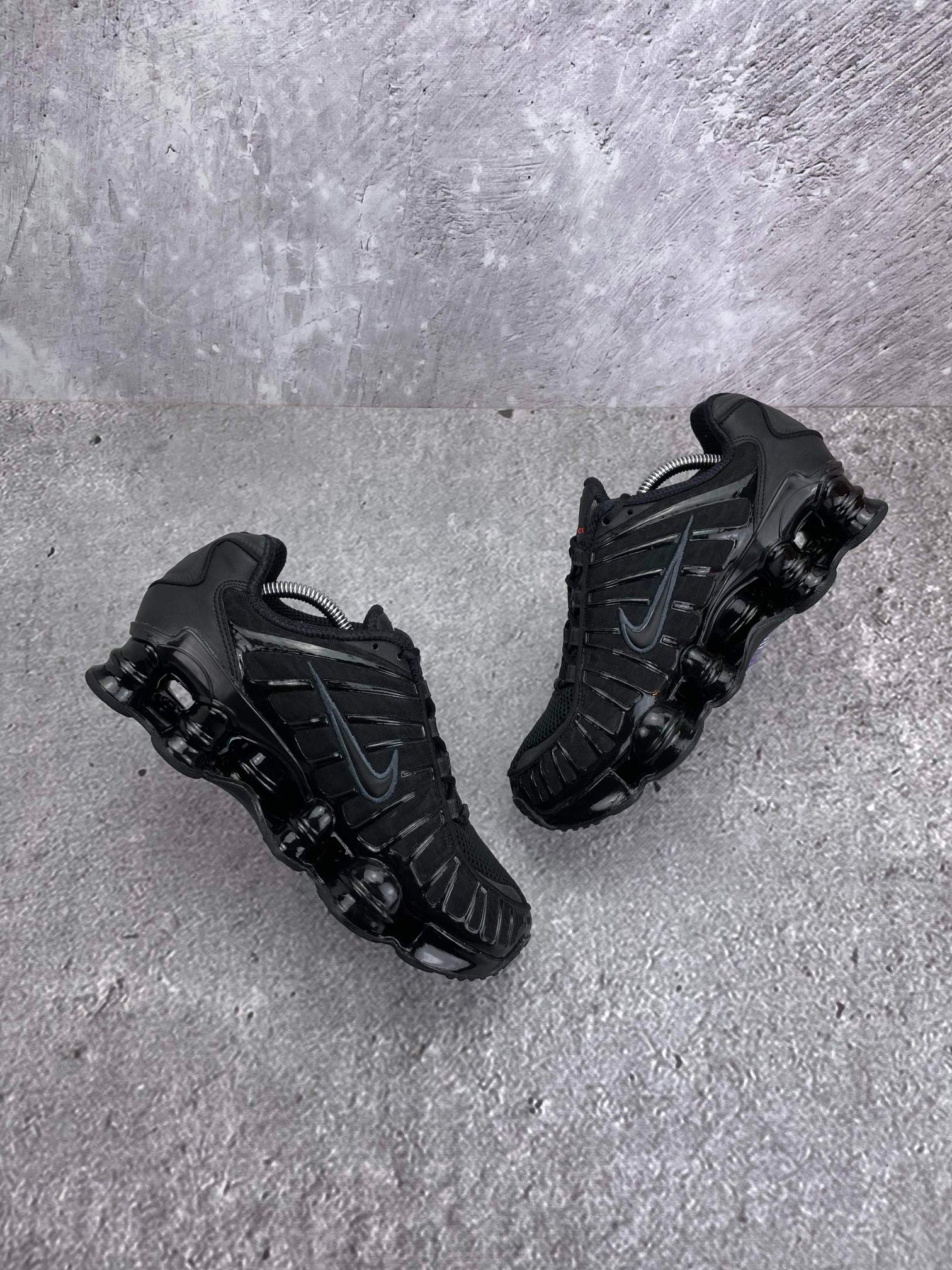 Nike Shox TL Black - buty sportowe, widok z góry na wewnętrzną stronę butów