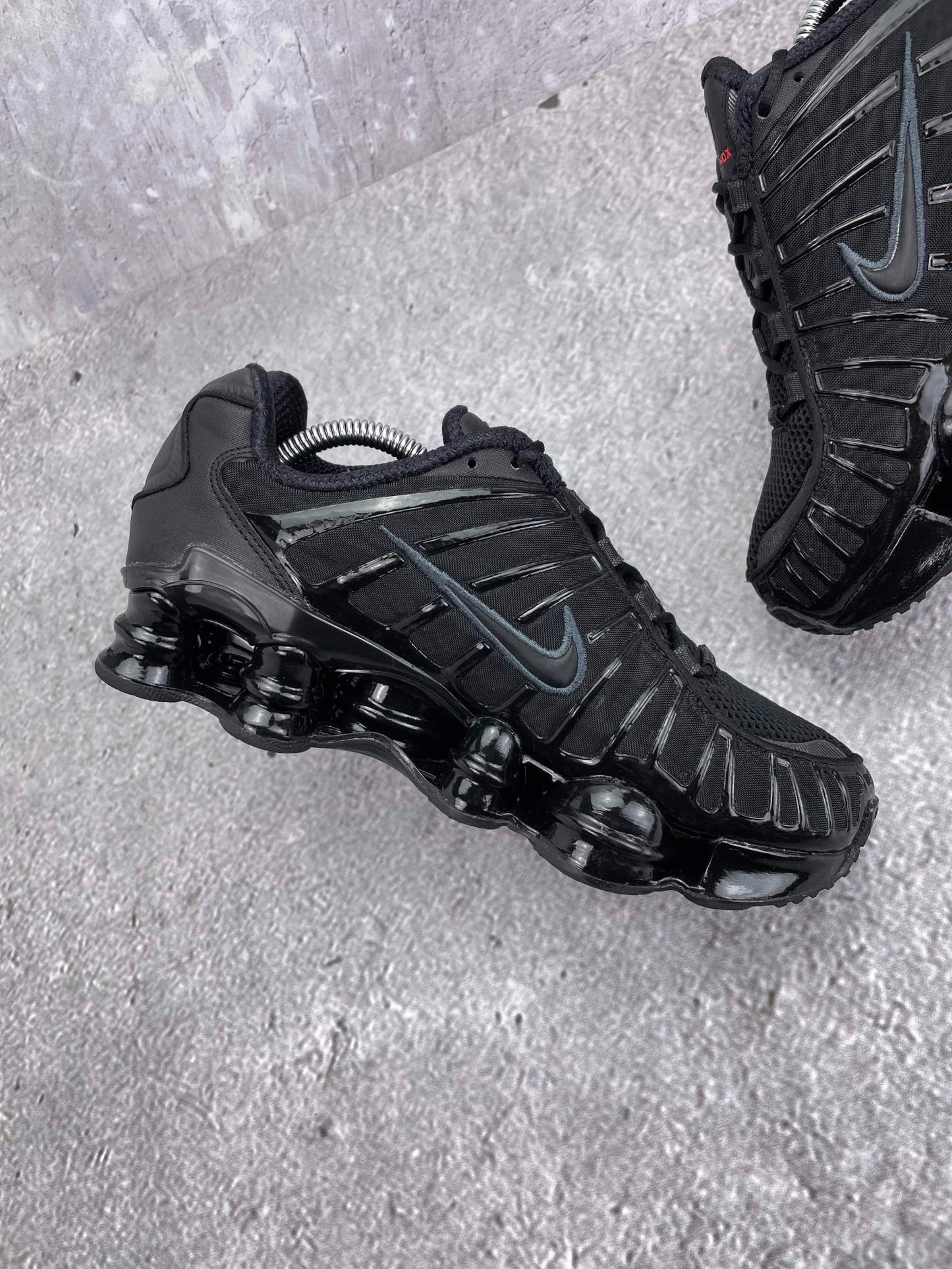 Nike Shox TL Black - buty sportowe, wewnętrzny panel lewego buta