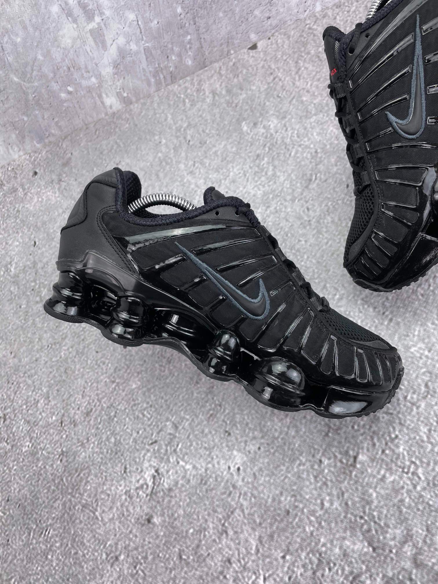 Nike Shox TL Black - buty sportowe, wewnętrzny panel lewego buta
