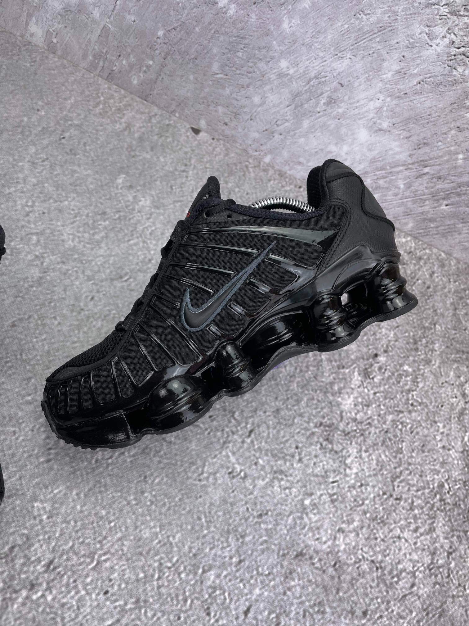 Nike Shox TL Black - buty sportowe, wewnętrzny panel prawego buta