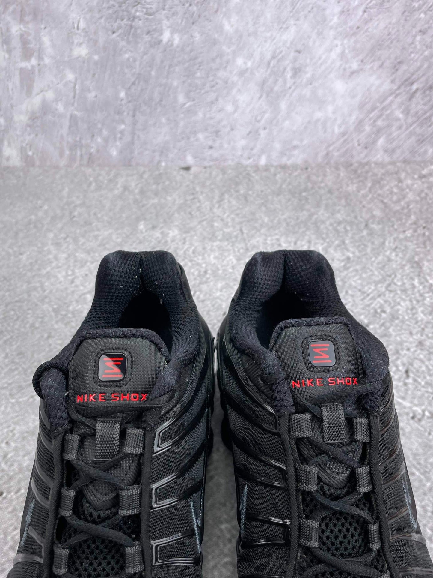 Nike Shox TL Black - buty sportowe, zapiętki butów