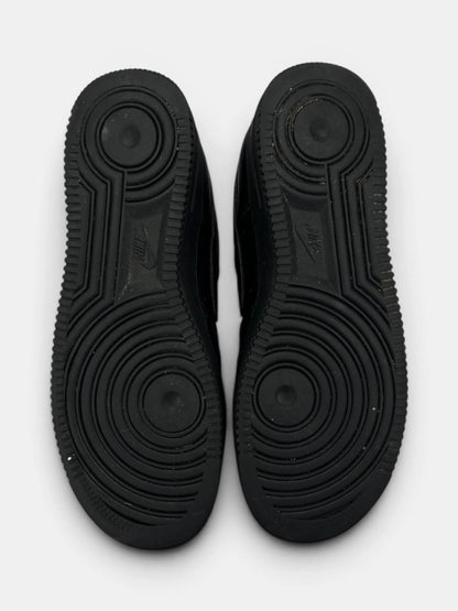 Nike Air Force 1 Low Triple Black — buty sportowe damskie w bardzo dobrym stanie rozmiar 40, podeszwa