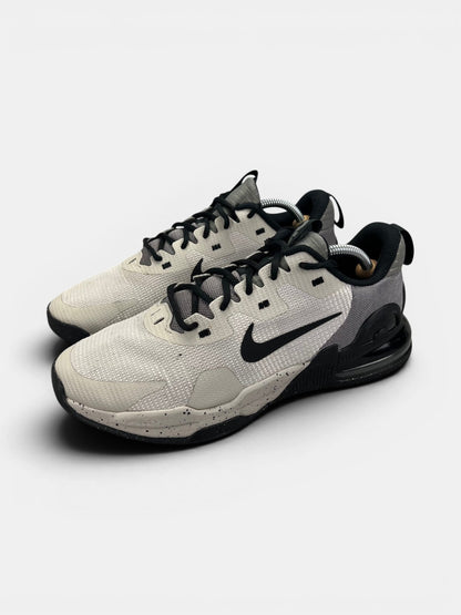 Nike Air Max Alpha Trainer 5 Light Iron Ore/Flat Pewter/Black — buty sportowe męskie w bardzo dobrym stanie rozmiar 43, widok z boku