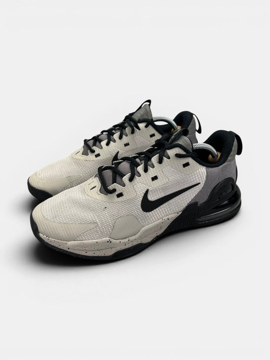 Nike Air Max Alpha Trainer 5 Light Iron Ore/Flat Pewter/Black — buty sportowe męskie w bardzo dobrym stanie rozmiar 43, widok z boku