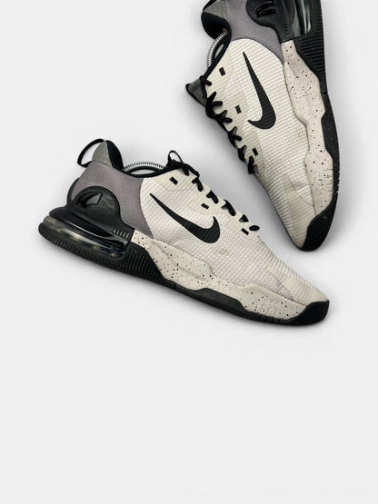 Nike Air Max Alpha Trainer 5 Light Iron Ore/Flat Pewter/Black — buty sportowe męskie w bardzo dobrym stanie rozmiar 43, wewnętrzny panel lewego buta