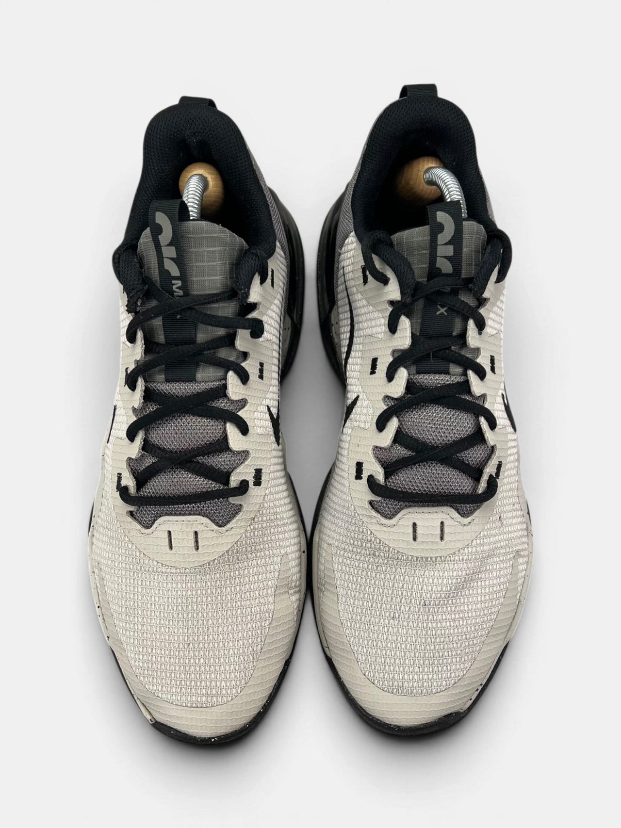 Nike Air Max Alpha Trainer 5 Light Iron Ore/Flat Pewter/Black — buty sportowe męskie w bardzo dobrym stanie rozmiar 43, widok z góry