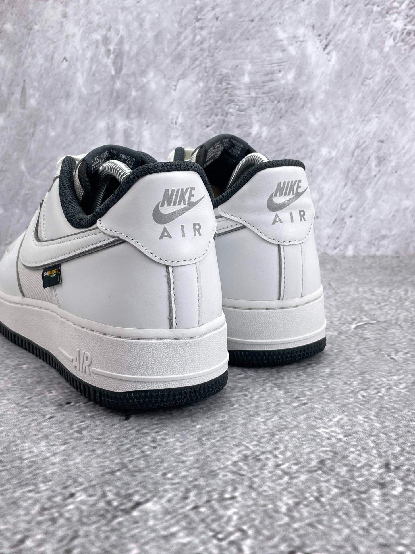 Nike Air Force 1 Low White Cordura — buty sportowe męskie w bardzo dobrym stanie rozmiar 42.5, widok z tyłu