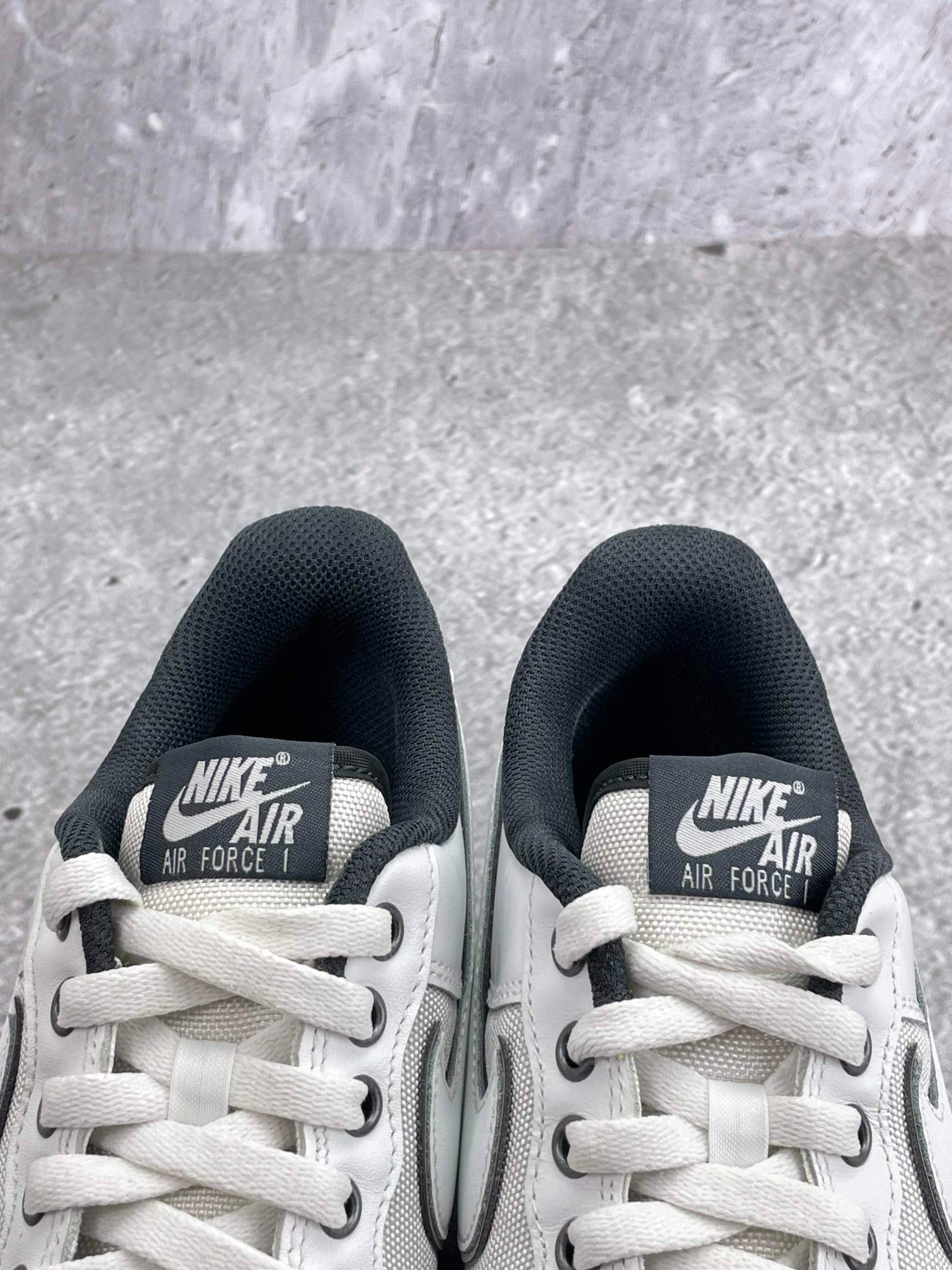 Nike Air Force 1 Low White Cordura — buty sportowe męskie w bardzo dobrym stanie rozmiar 42.5, zapiętki butów