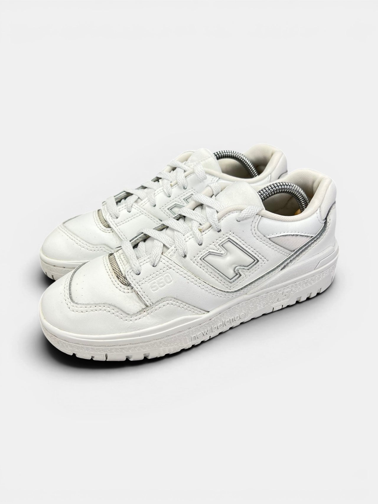 New Balance 550 — buty sportowe damskie w bardzo dobrym stanie rozmiar 38, widok z boku