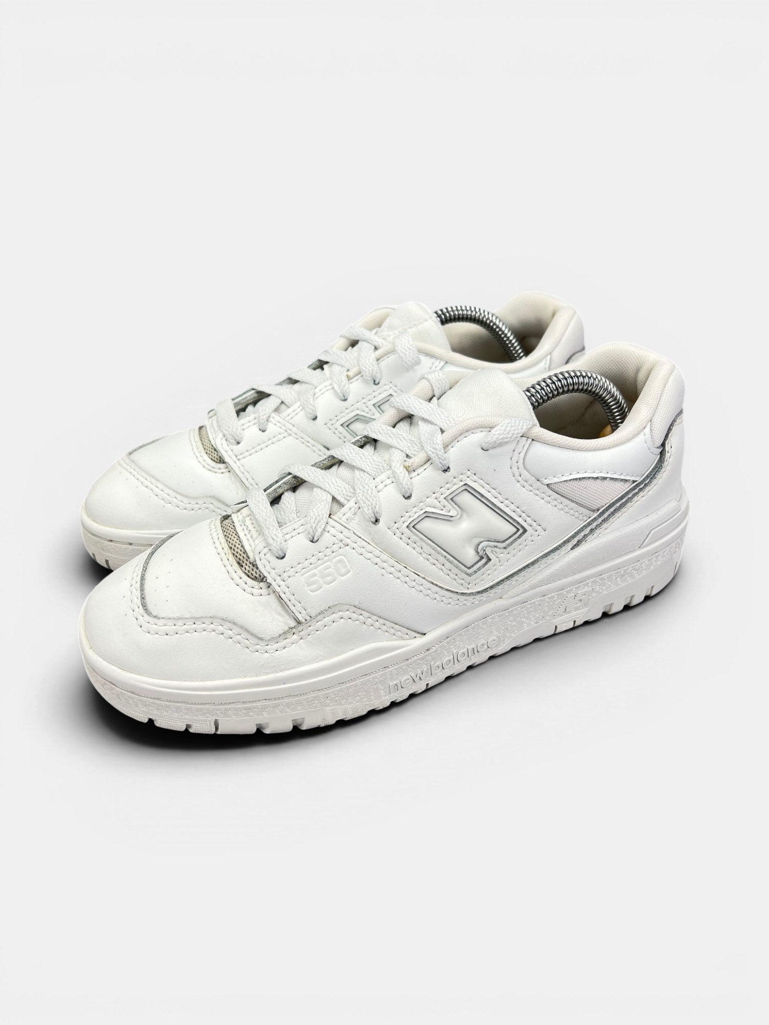New Balance 550 — buty sportowe damskie w bardzo dobrym stanie rozmiar 38, widok z boku