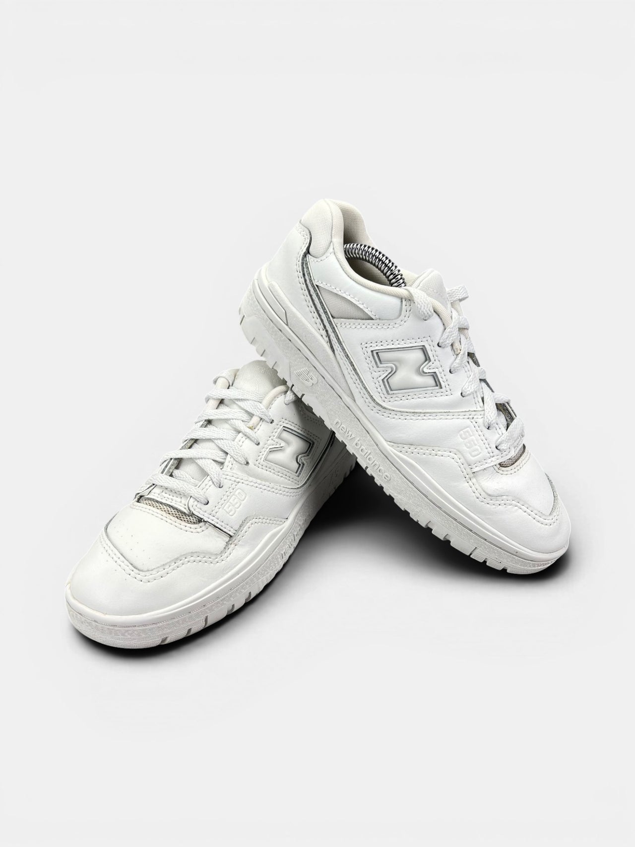 New Balance 550 — buty sportowe damskie w bardzo dobrym stanie rozmiar 38, boczny profil