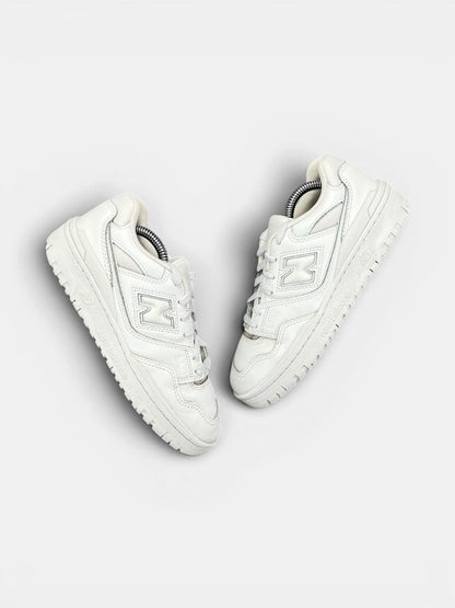New Balance 550 — buty sportowe damskie w bardzo dobrym stanie rozmiar 38, widok z góry na zewnętrzną stronę butów