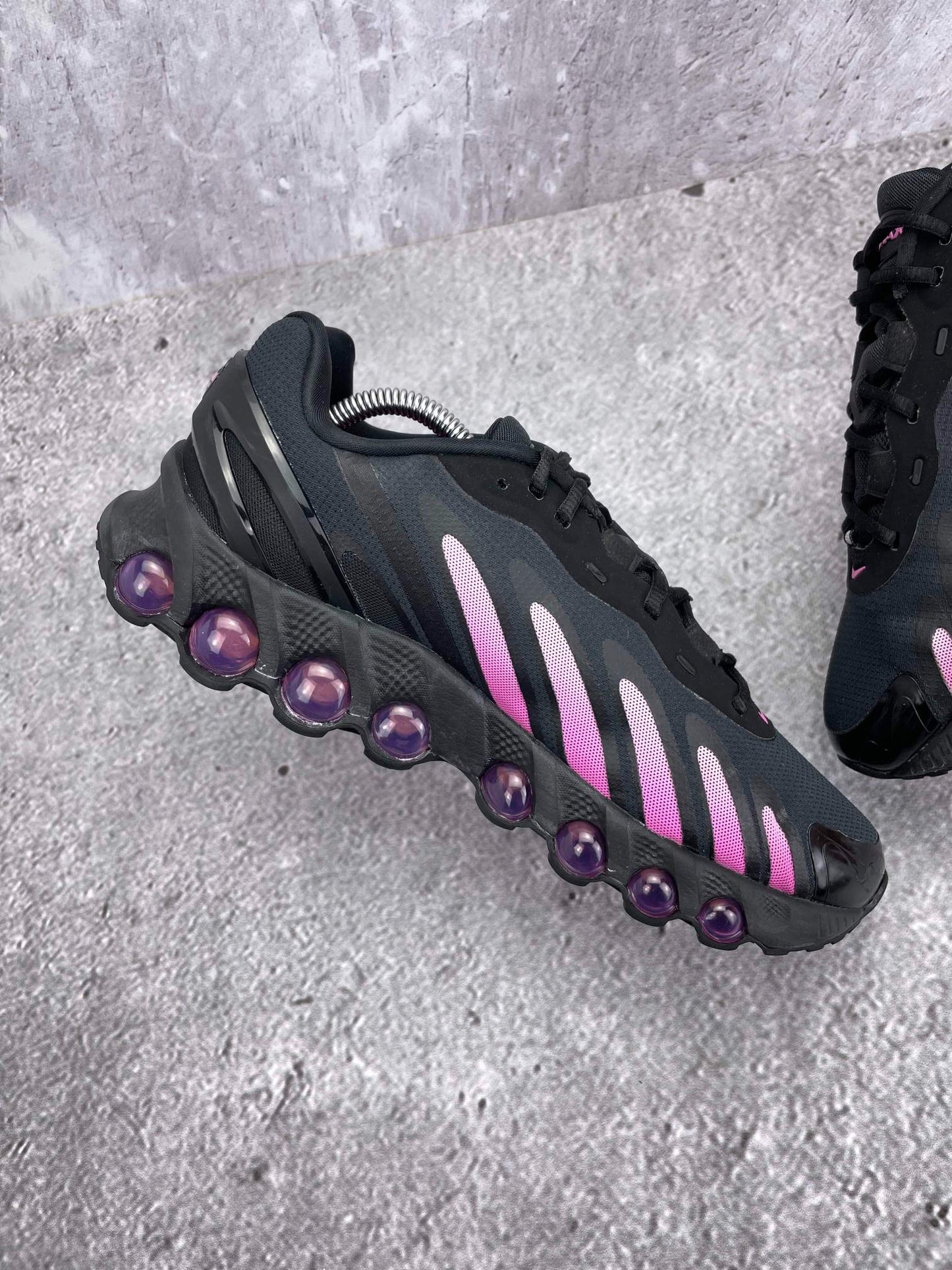 Nike Air Max Dn8 Black Pink Foam — buty sportowe męskie w bardzo dobrym stanie rozmiar 41, wewnętrzny panel lewego buta