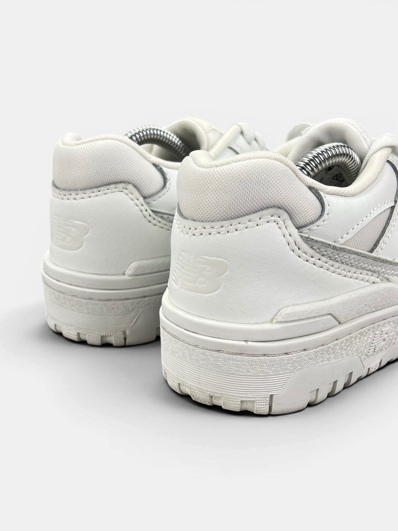 New Balance 550 — buty sportowe damskie w bardzo dobrym stanie rozmiar 38, widok z tyłu