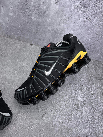 Nike Shox TL IF7119-001 - buty sportowe, zewnętrzny panel lewego buta