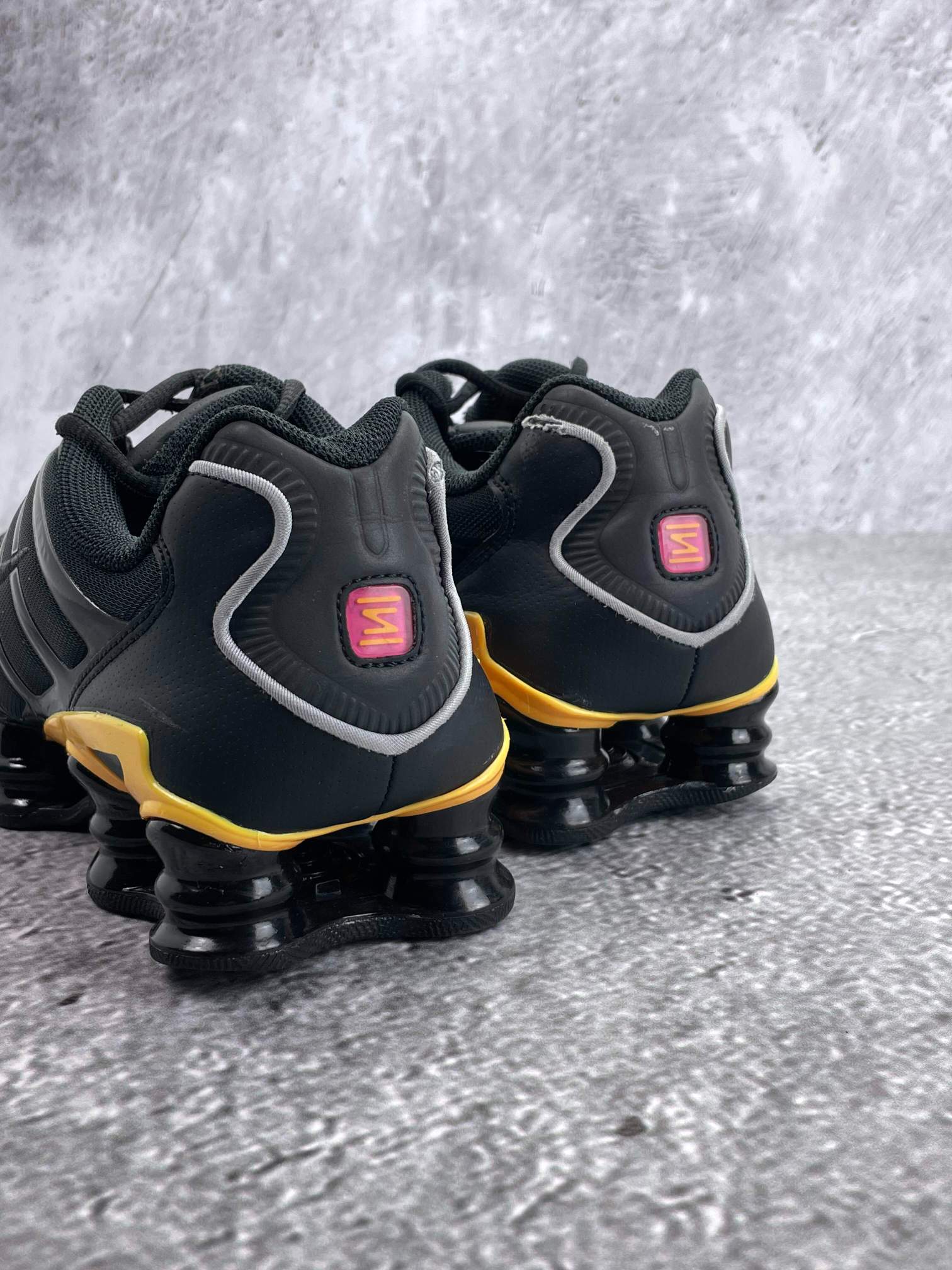 Nike Shox TL IF7119-001 - buty sportowe, widok z tyłu