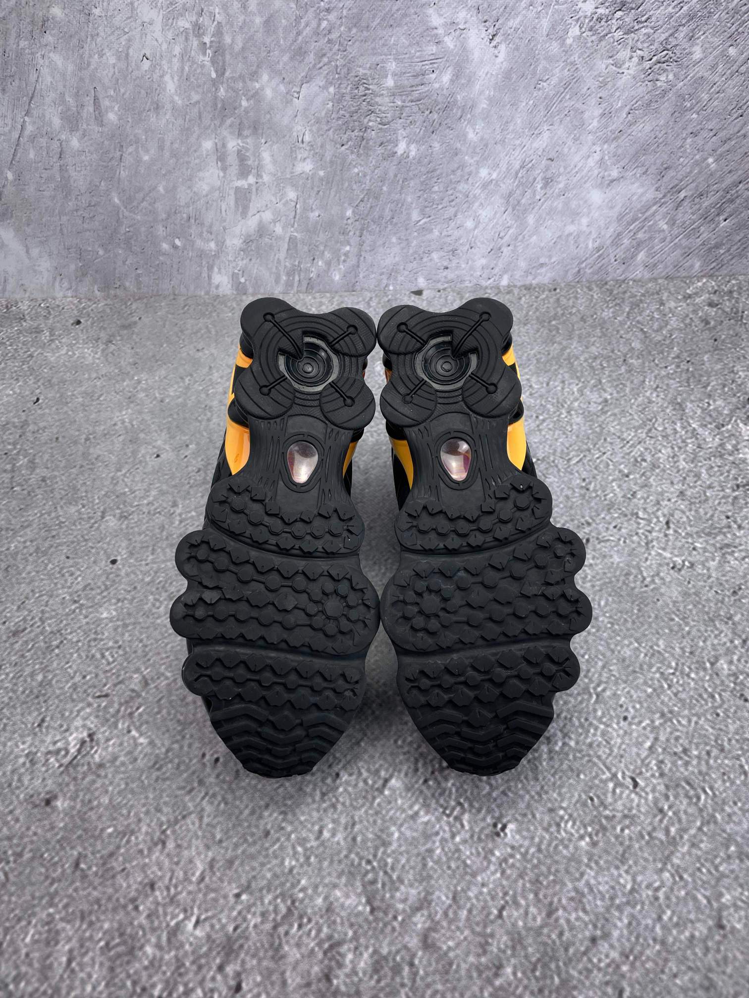 Nike Shox TL IF7119-001 - buty sportowe, podeszwa