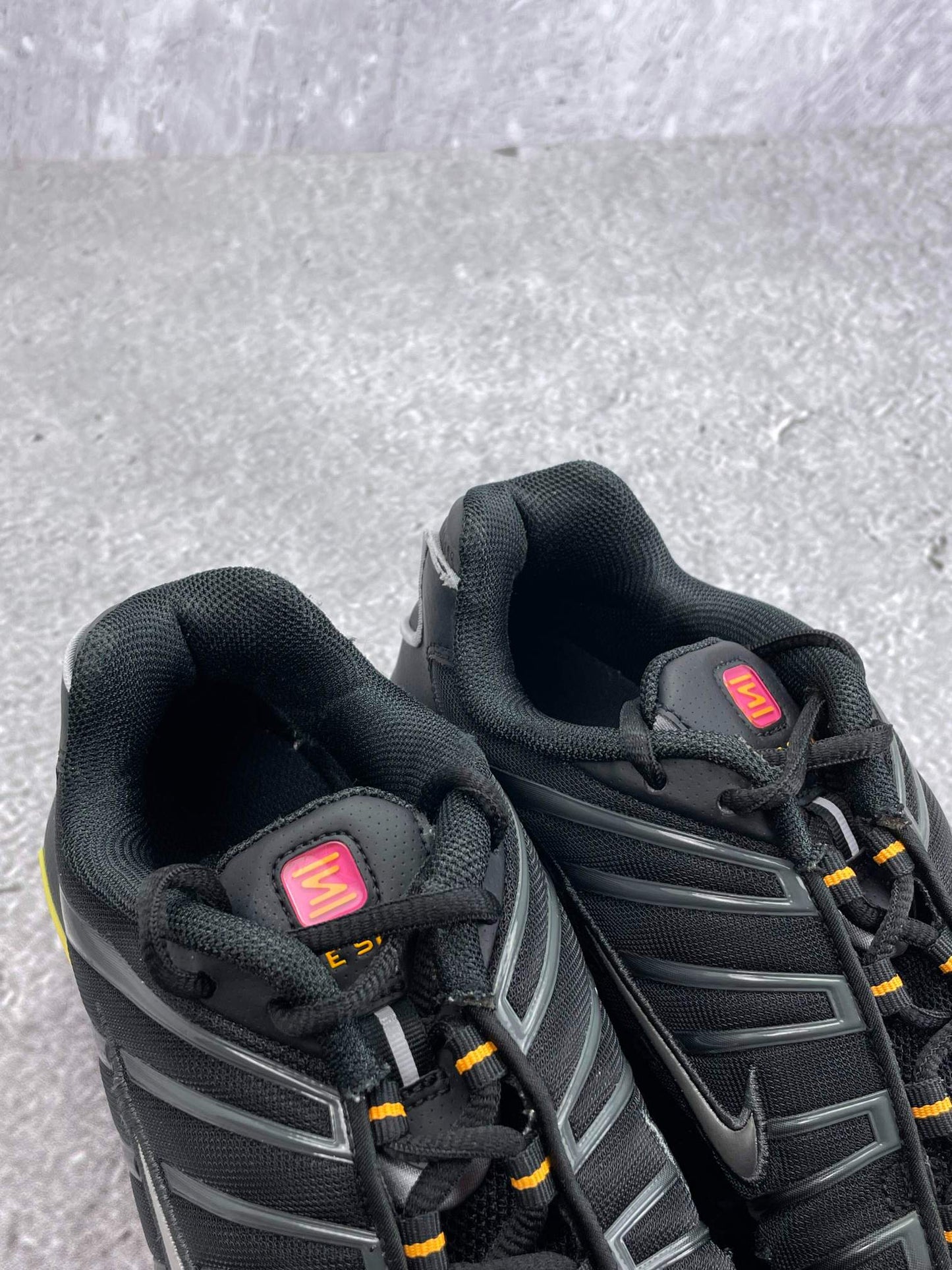 Nike Shox TL IF7119-001 - buty sportowe, zapiętki butów