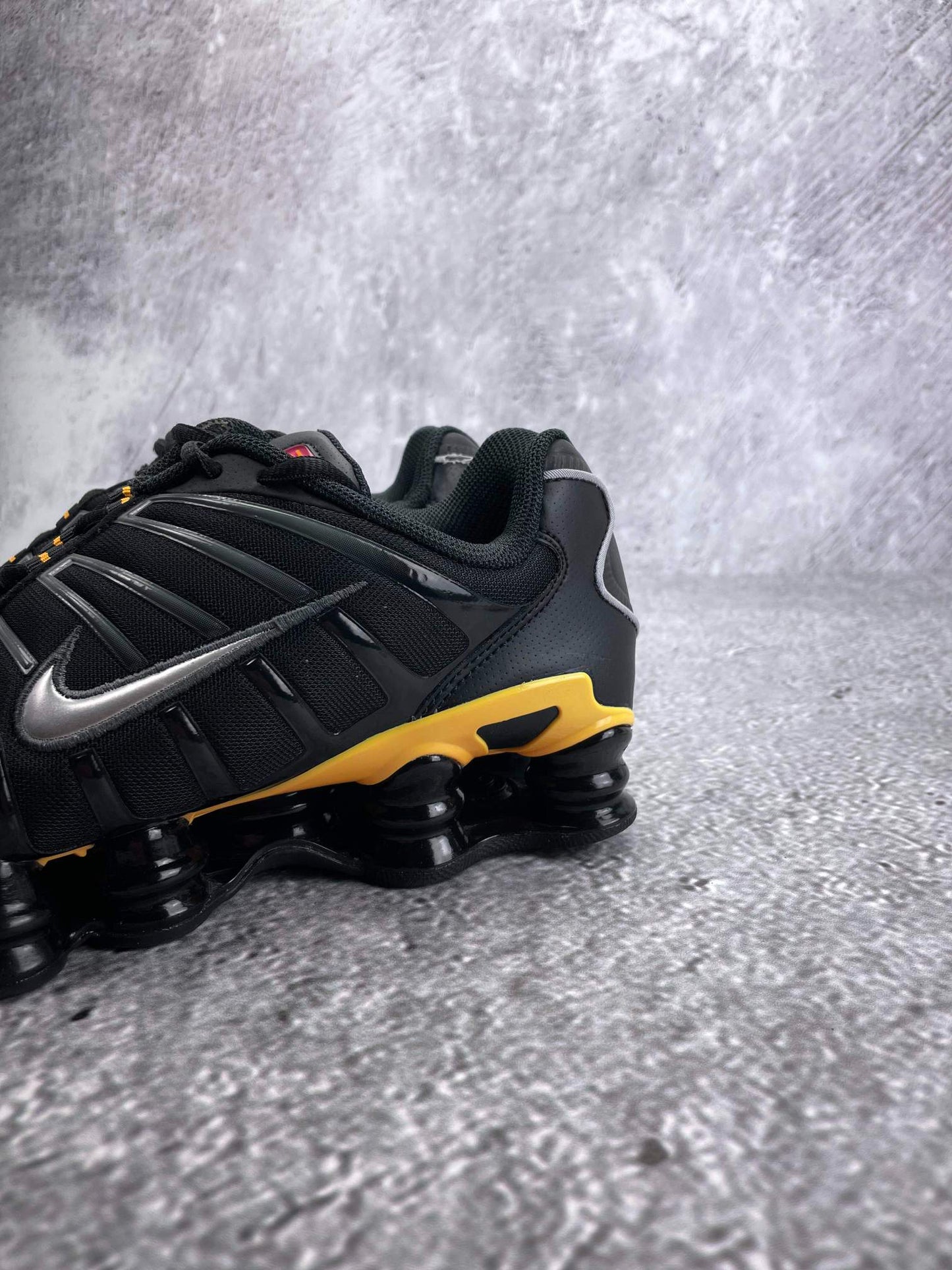 Nike Shox TL IF7119-001 - buty sportowe, opcjonalne zdjęcie 1
