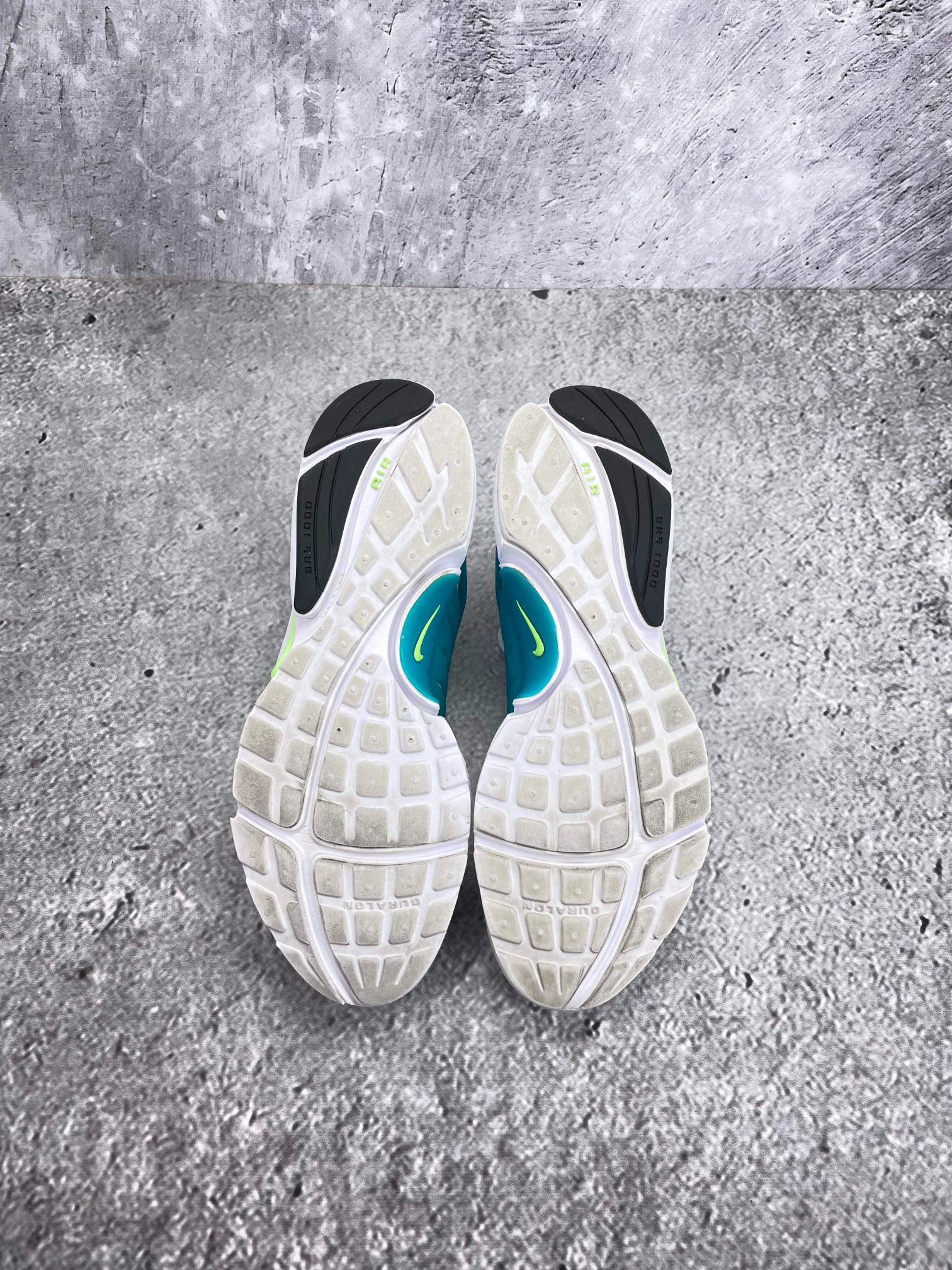 Nike Air Presto Lightning Swoosh — buty sportowe męskie w bardzo dobrym stanie rozmiar 42.5, podeszwa