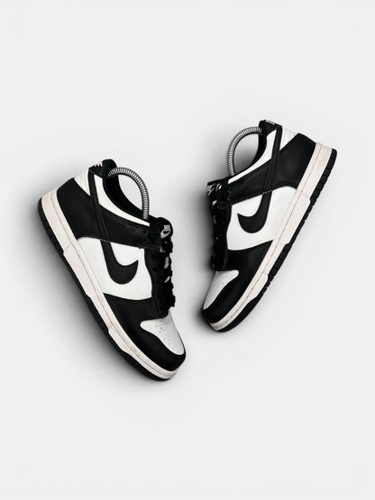 Nike Dunk Low Panda — buty sportowe damskie w bardzo dobrym stanie rozmiar 38, widok z góry na zewnętrzną stronę butów
