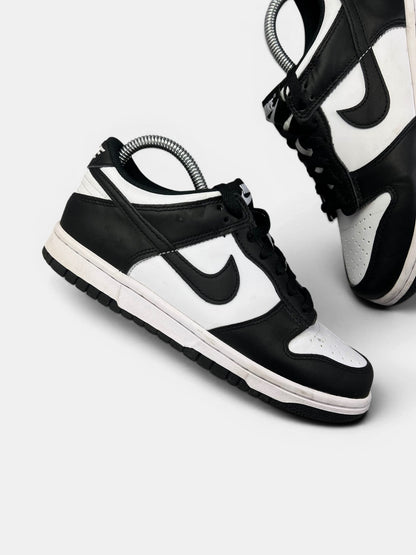 Nike Dunk Low Panda — buty sportowe damskie w bardzo dobrym stanie rozmiar 38, zewnętrzny panel prawego buta