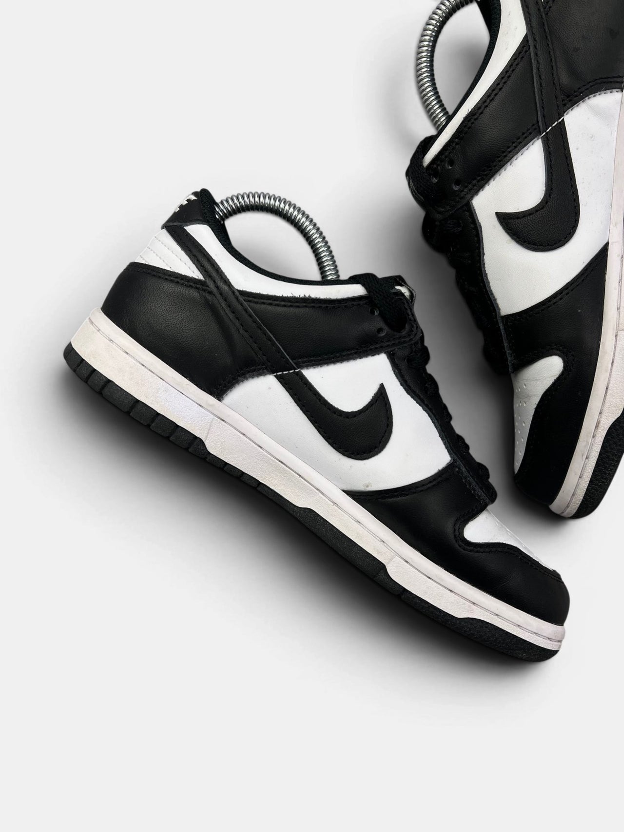 Nike Dunk Low Panda — buty sportowe damskie w bardzo dobrym stanie rozmiar 38, wewnętrzny panel lewego buta