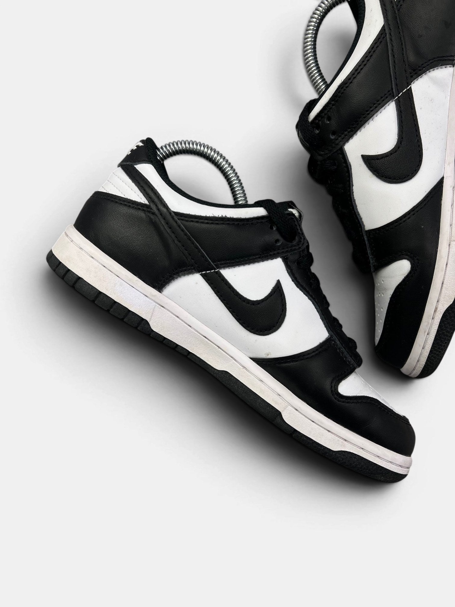 Nike Dunk Low Panda — buty sportowe damskie w bardzo dobrym stanie rozmiar 38, wewnętrzny panel lewego buta