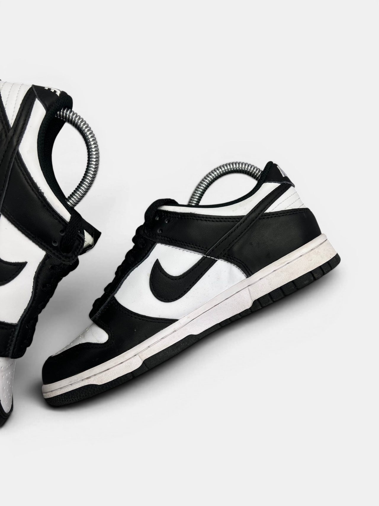 Nike Dunk Low Panda — buty sportowe damskie w bardzo dobrym stanie rozmiar 38, wewnętrzny panel prawego buta