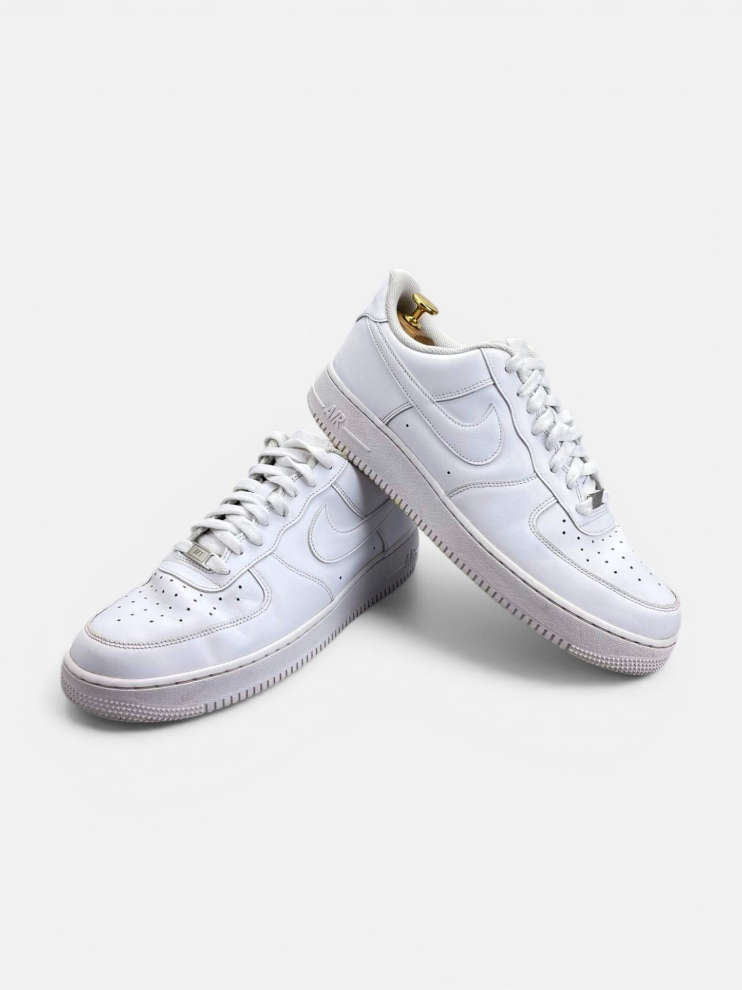 Nike Air Force 1 Low Triple White — buty sportowe męskie w bardzo dobrym stanie rozmiar 45.5, boczny profil